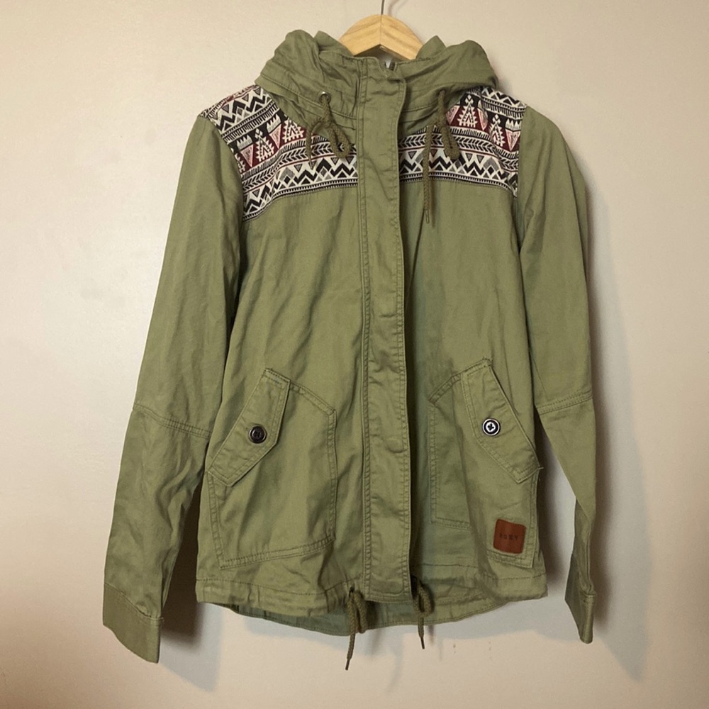 Roxy Utility jacket with tribal print. Optional hidden hood in collar